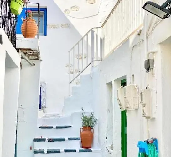 Cabarnus House Holiday home *